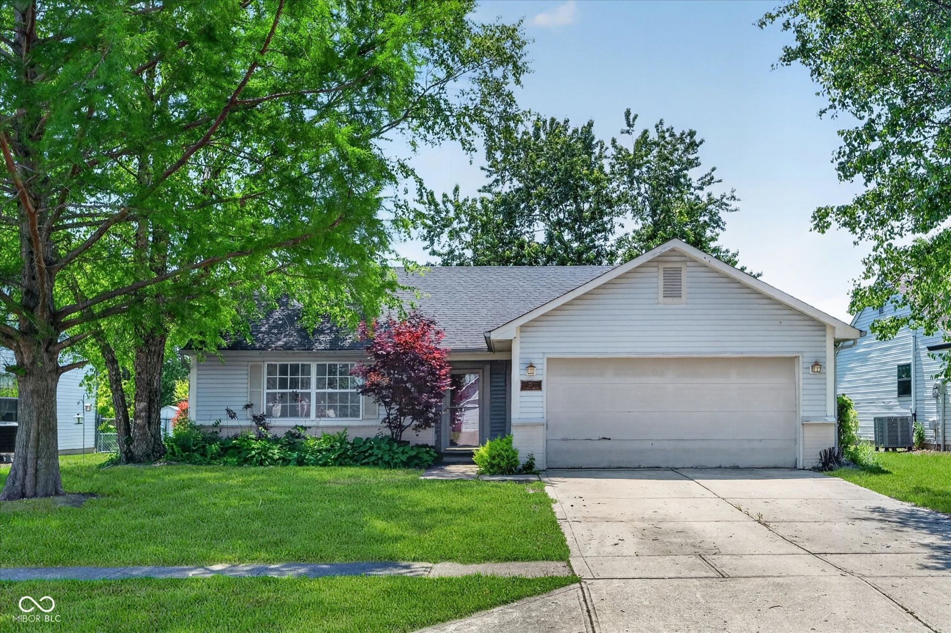 27 Lake Drive S, Brownsburg, IN 46112 Main Photo