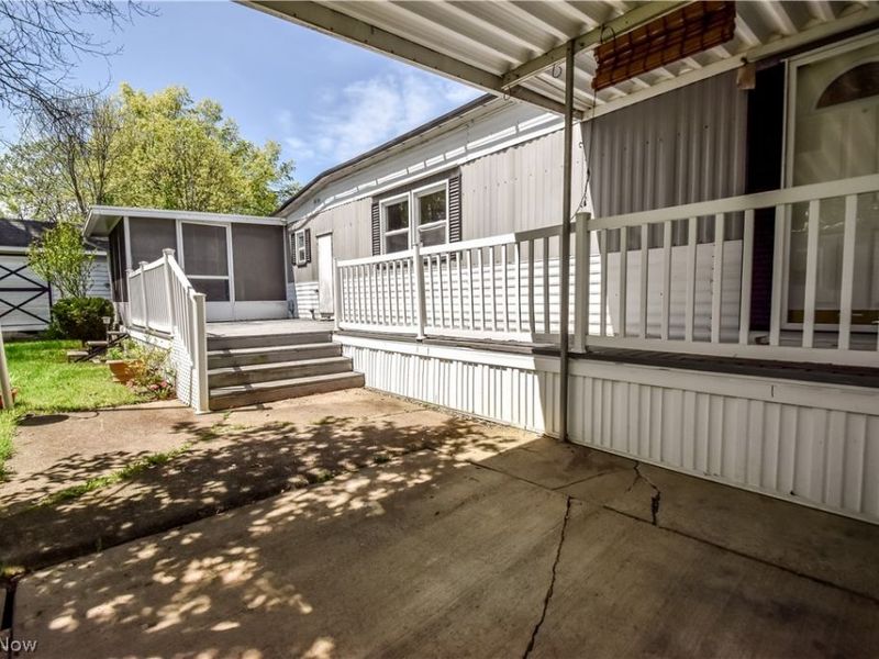 112 Lakeside Way SW, Warren, OH 44481 Photo 2