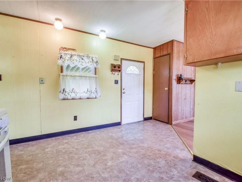 112 Lakeside Way SW, Warren, OH 44481 Photo 7
