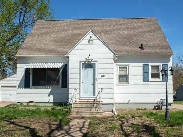 706 Kern , Waterloo, IA 50703