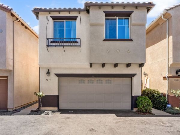 7611 N Honor, Van Nuys, CA 91405