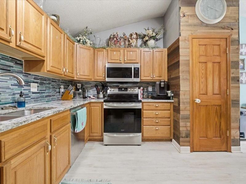 749 Country Club Drive, Howard, OH 43028 Photo 13