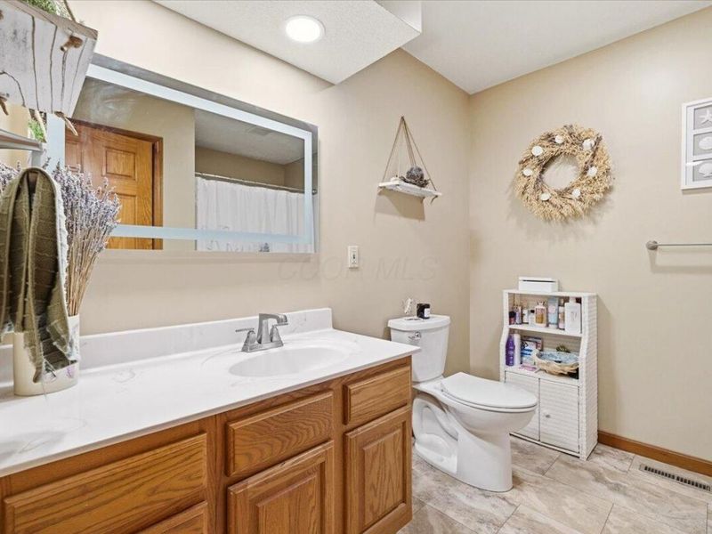 749 Country Club Drive, Howard, OH 43028 Photo 18