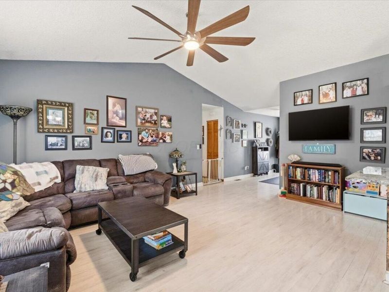 749 Country Club Drive, Howard, OH 43028 Photo 6