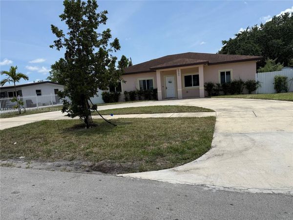 3560 NW 212th St , Miami Gardens, FL 33056