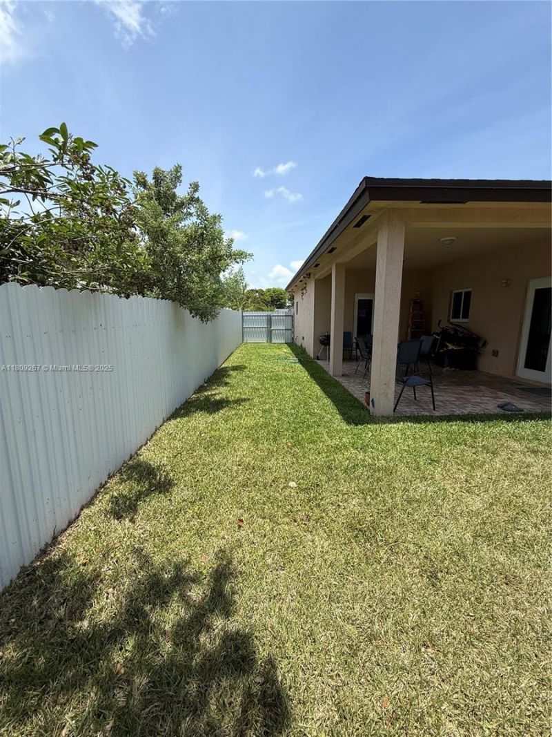 3560 NW 212th St , Miami Gardens, FL 33056 Photo