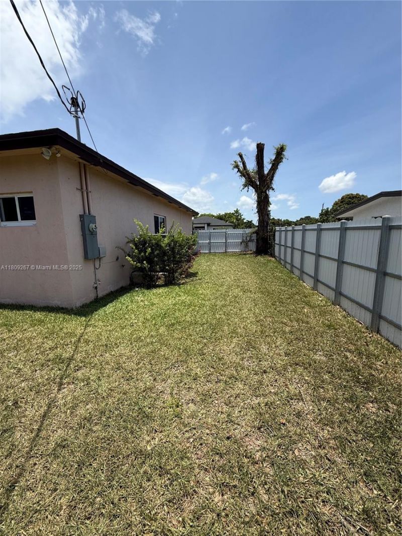 3560 NW 212th St , Miami Gardens, FL 33056 Photo