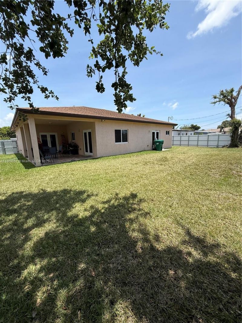 3560 NW 212th St , Miami Gardens, FL 33056 Photo