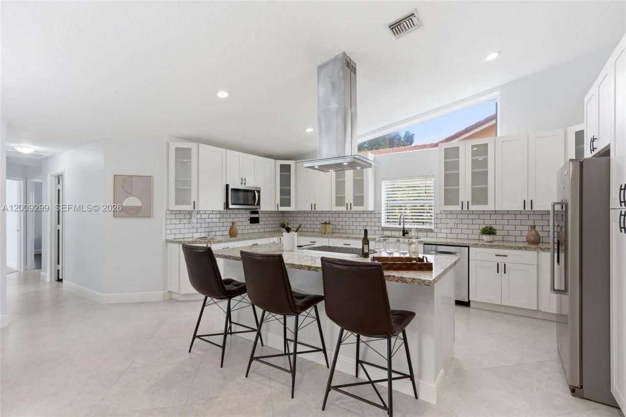 1135 Fairfax Ln, Weston, FL 33326 Photo