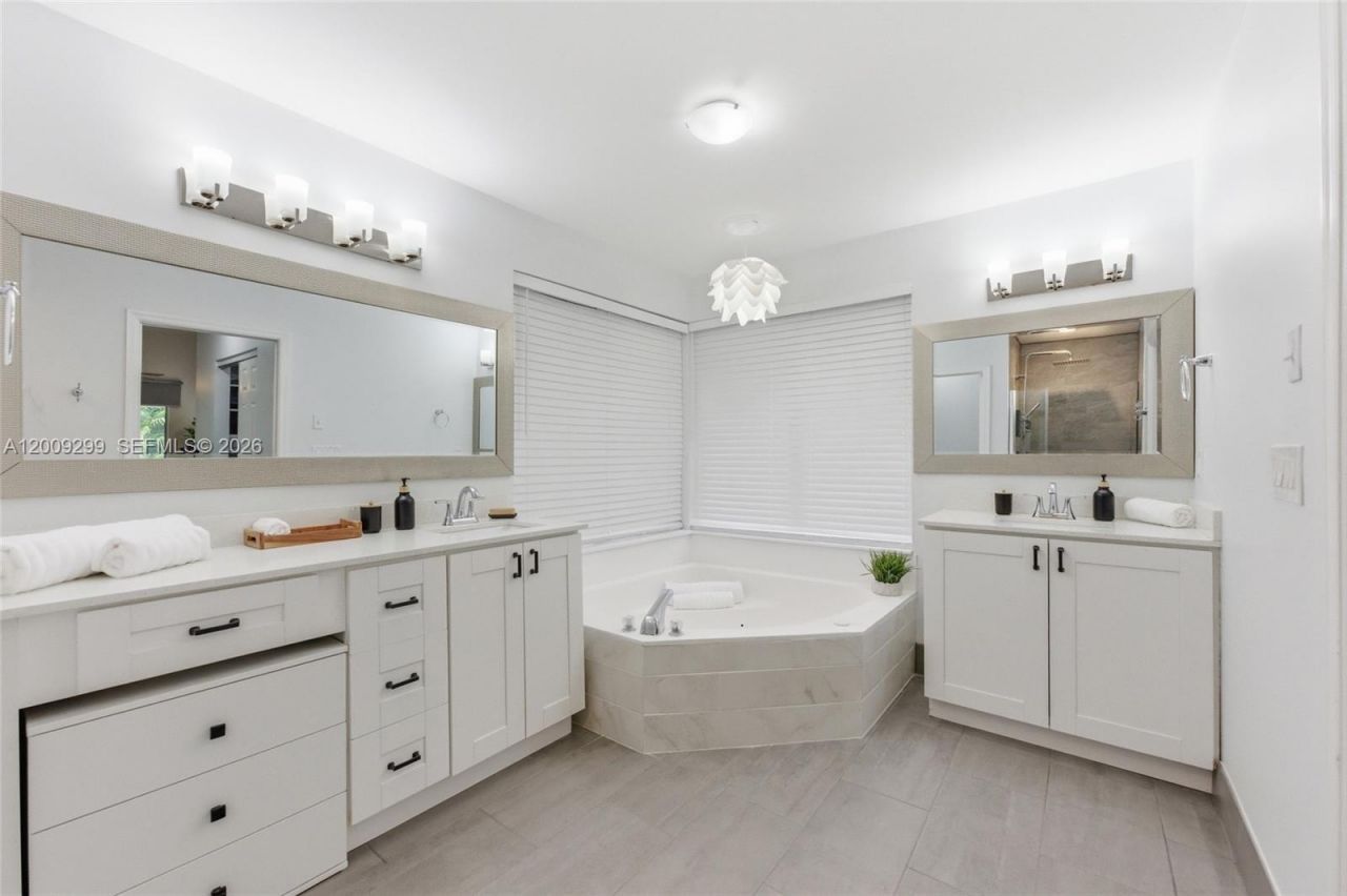 1135 Fairfax Ln, Weston, FL 33326 Photo