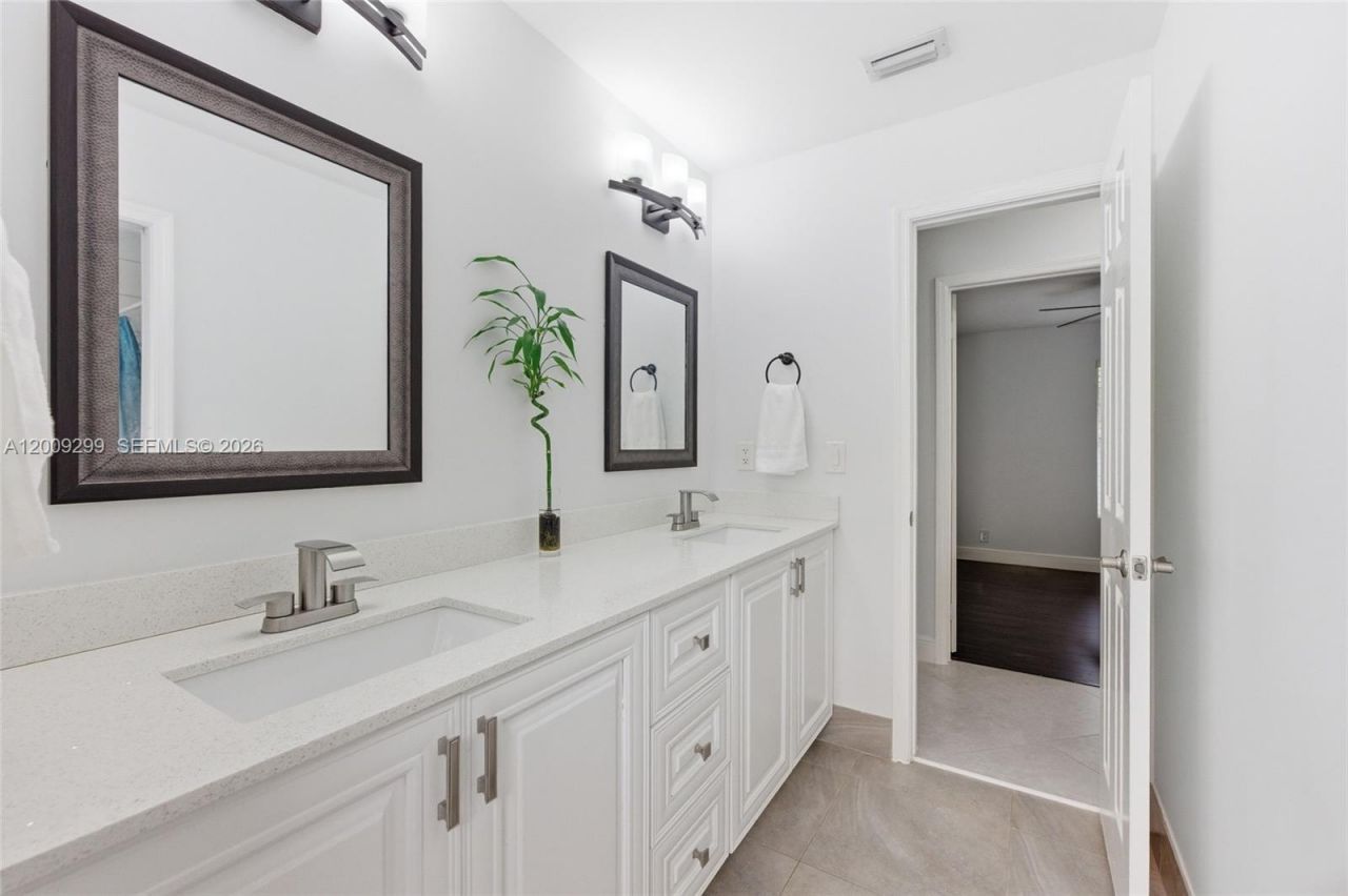 1135 Fairfax Ln, Weston, FL 33326 Photo