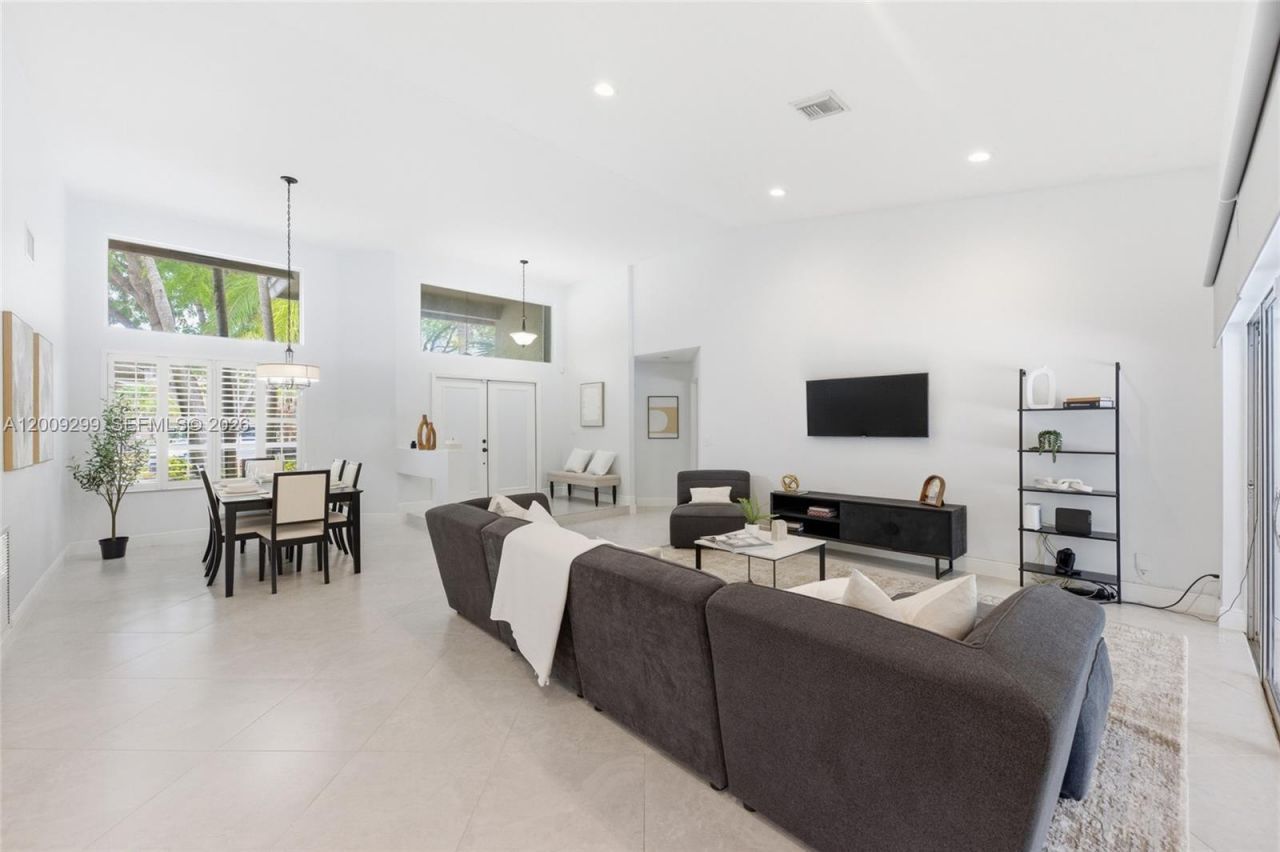 1135 Fairfax Ln, Weston, FL 33326 Photo