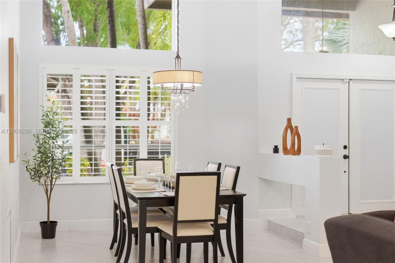 1135 Fairfax Ln, Weston, FL 33326 Photo