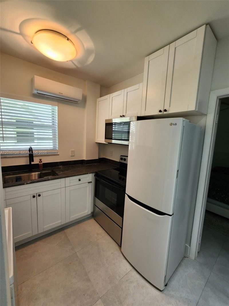 1043 NW 2nd St , Unit 3, Miami, FL 33128 Photo