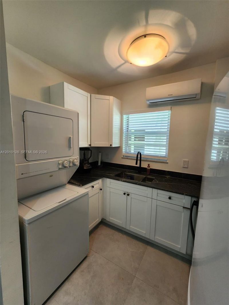 1043 NW 2nd St , Unit 3, Miami, FL 33128 Photo