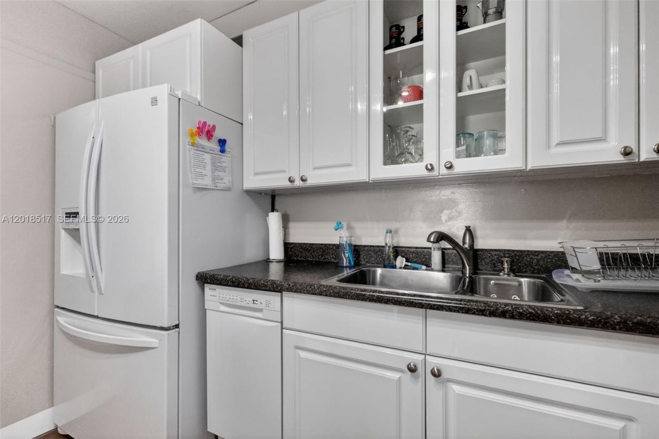401 Golden Isles Dr , Unit 208, Hallandale Beach, FL 33009 Photo