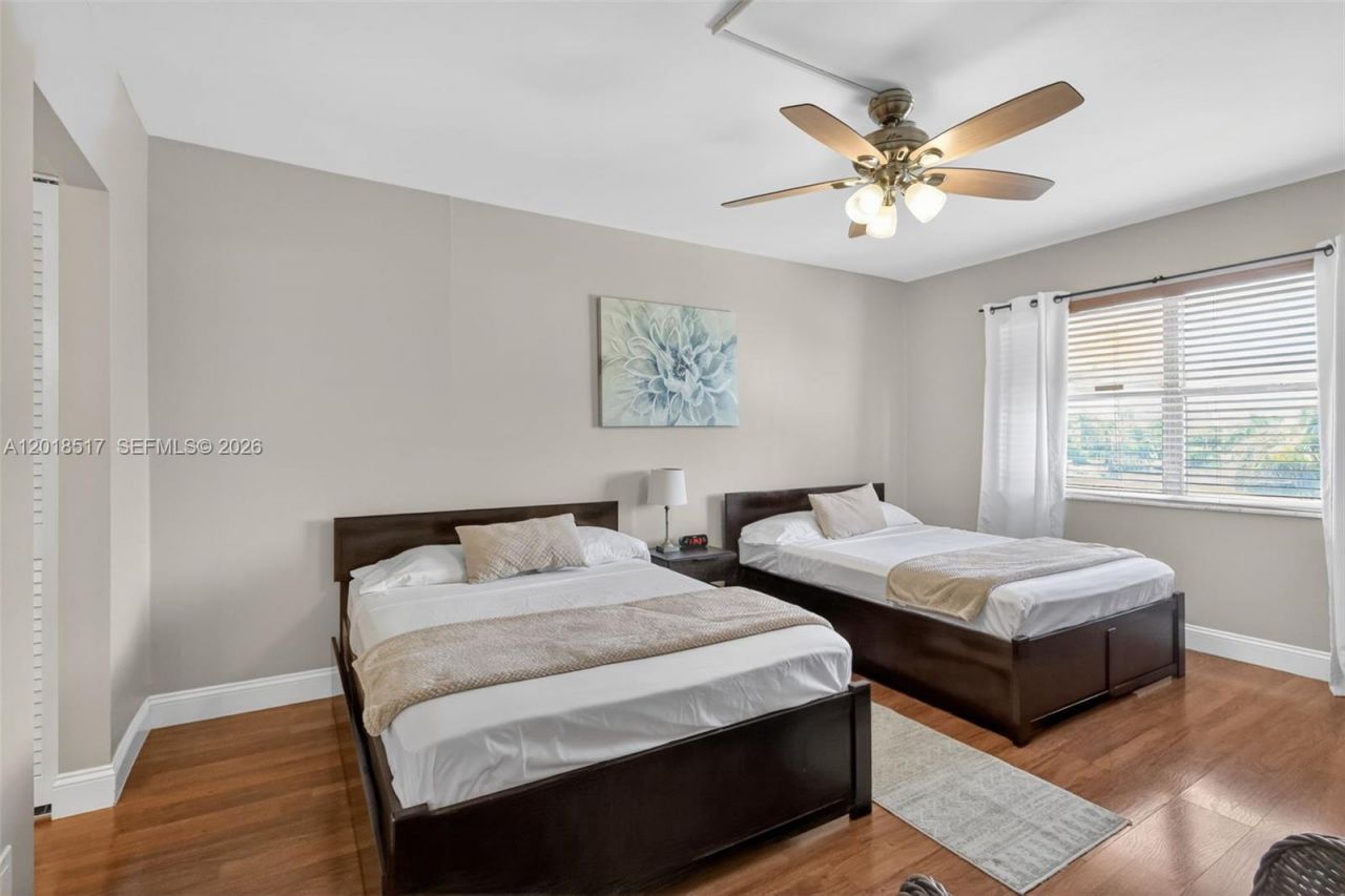 401 Golden Isles Dr , Unit 208, Hallandale Beach, FL 33009 Photo
