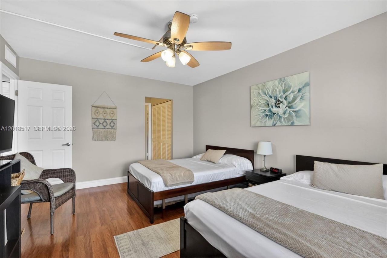 401 Golden Isles Dr , Unit 208, Hallandale Beach, FL 33009 Photo