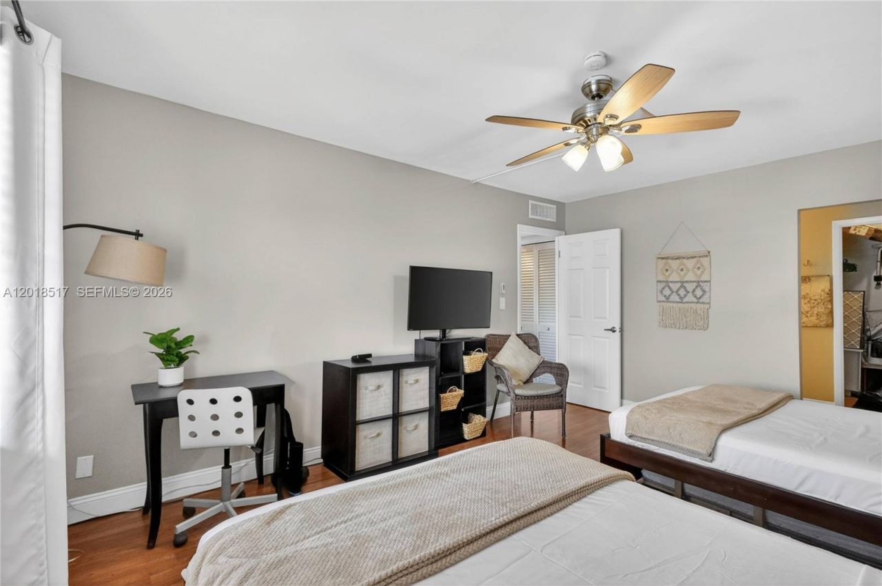 401 Golden Isles Dr , Unit 208, Hallandale Beach, FL 33009 Photo