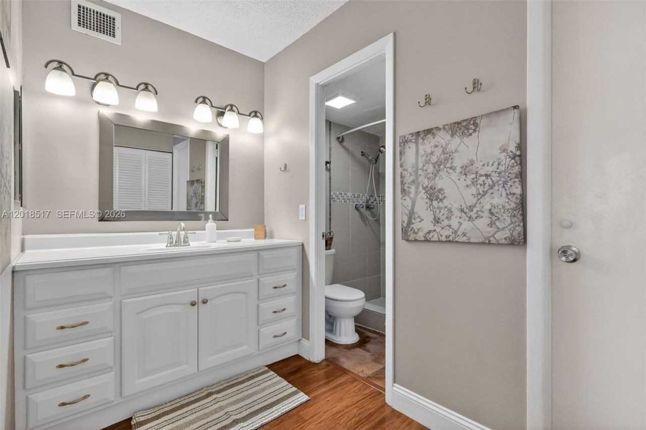 401 Golden Isles Dr , Unit 208, Hallandale Beach, FL 33009 Photo