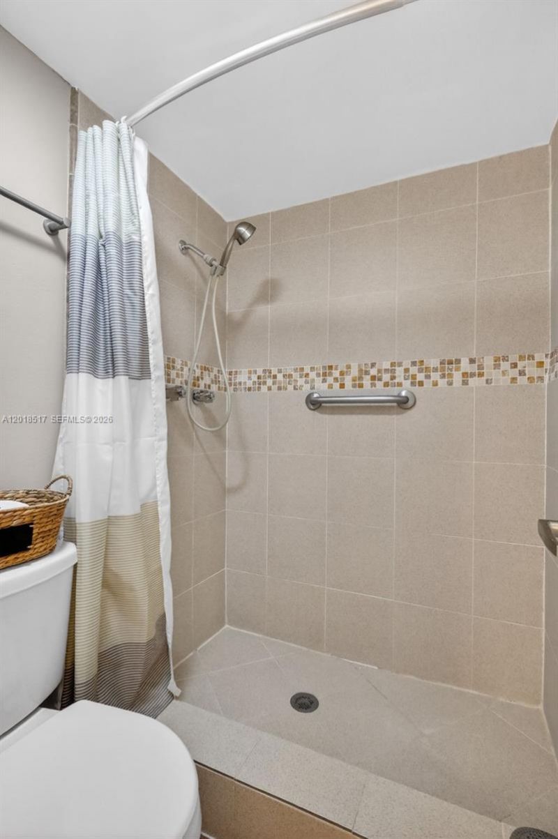 401 Golden Isles Dr , Unit 208, Hallandale Beach, FL 33009 Photo