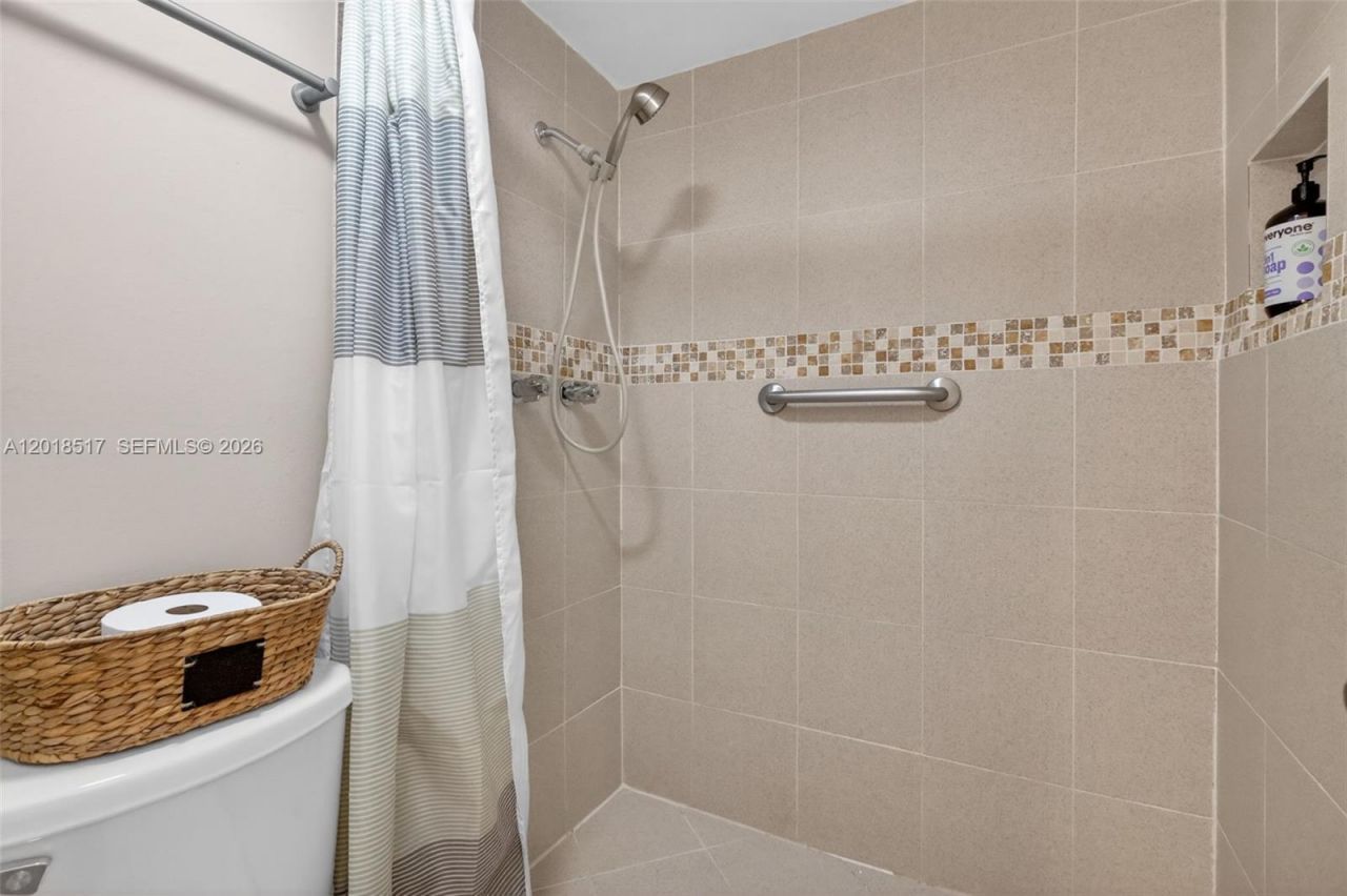 401 Golden Isles Dr , Unit 208, Hallandale Beach, FL 33009 Photo