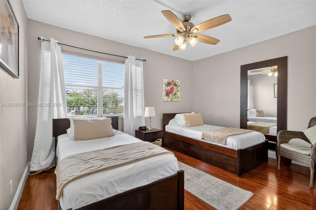 401 Golden Isles Dr , Unit 208, Hallandale Beach, FL 33009 Photo