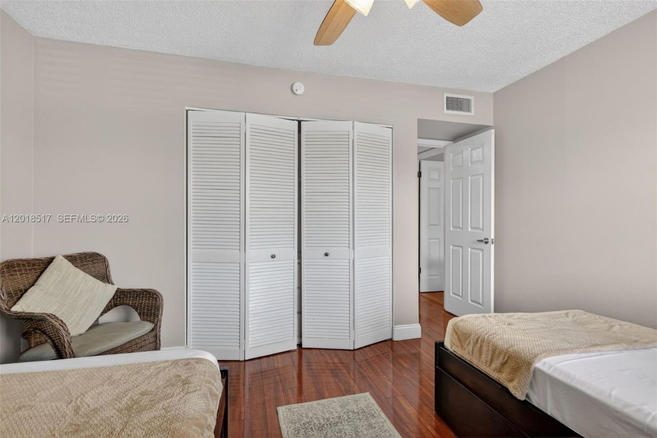 401 Golden Isles Dr , Unit 208, Hallandale Beach, FL 33009 Photo