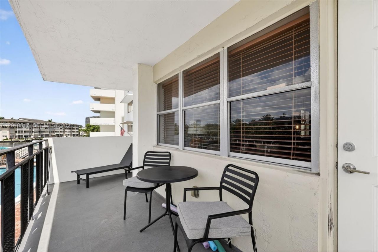 401 Golden Isles Dr , Unit 208, Hallandale Beach, FL 33009 Photo