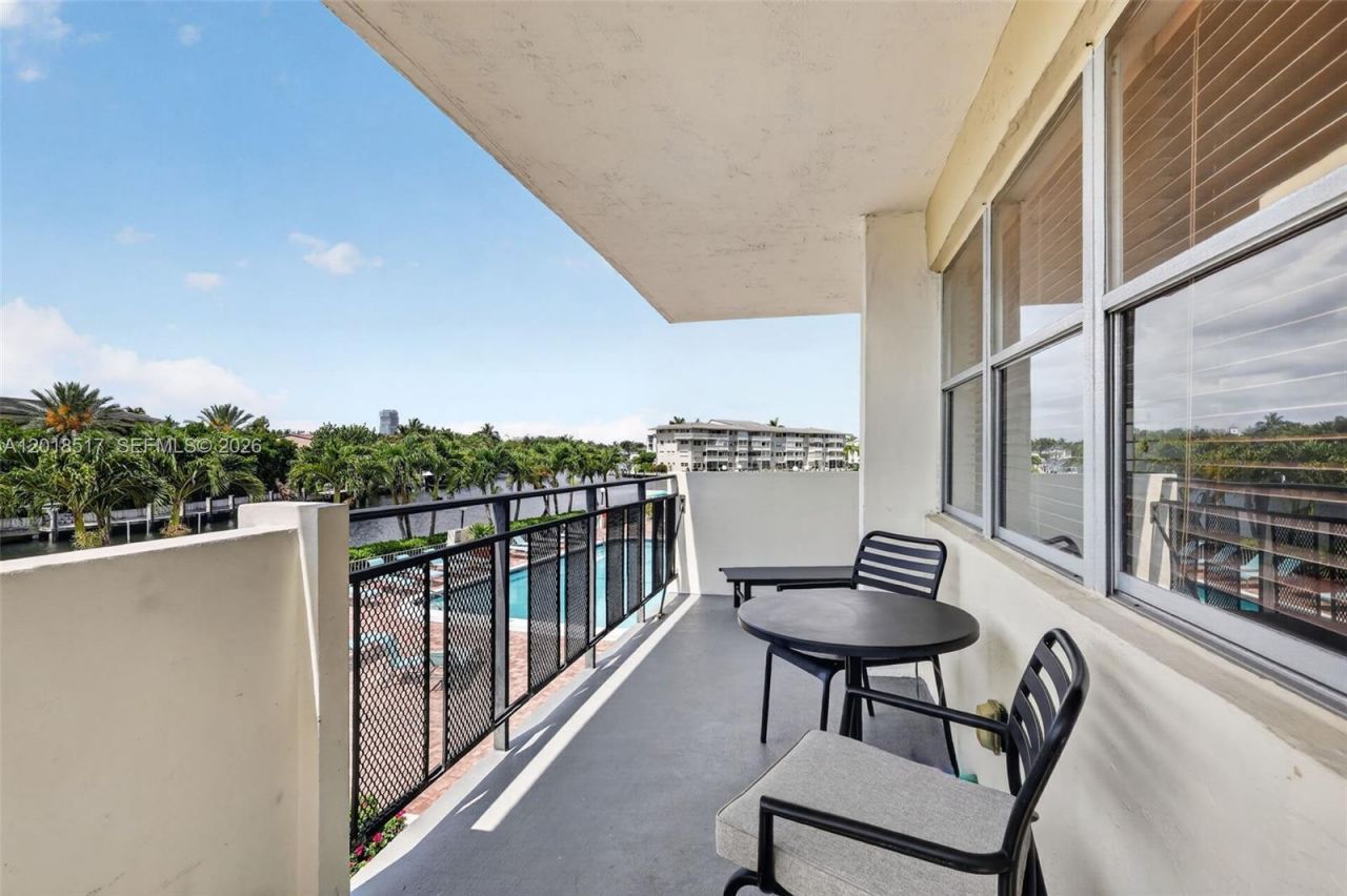 401 Golden Isles Dr , Unit 208, Hallandale Beach, FL 33009 Photo
