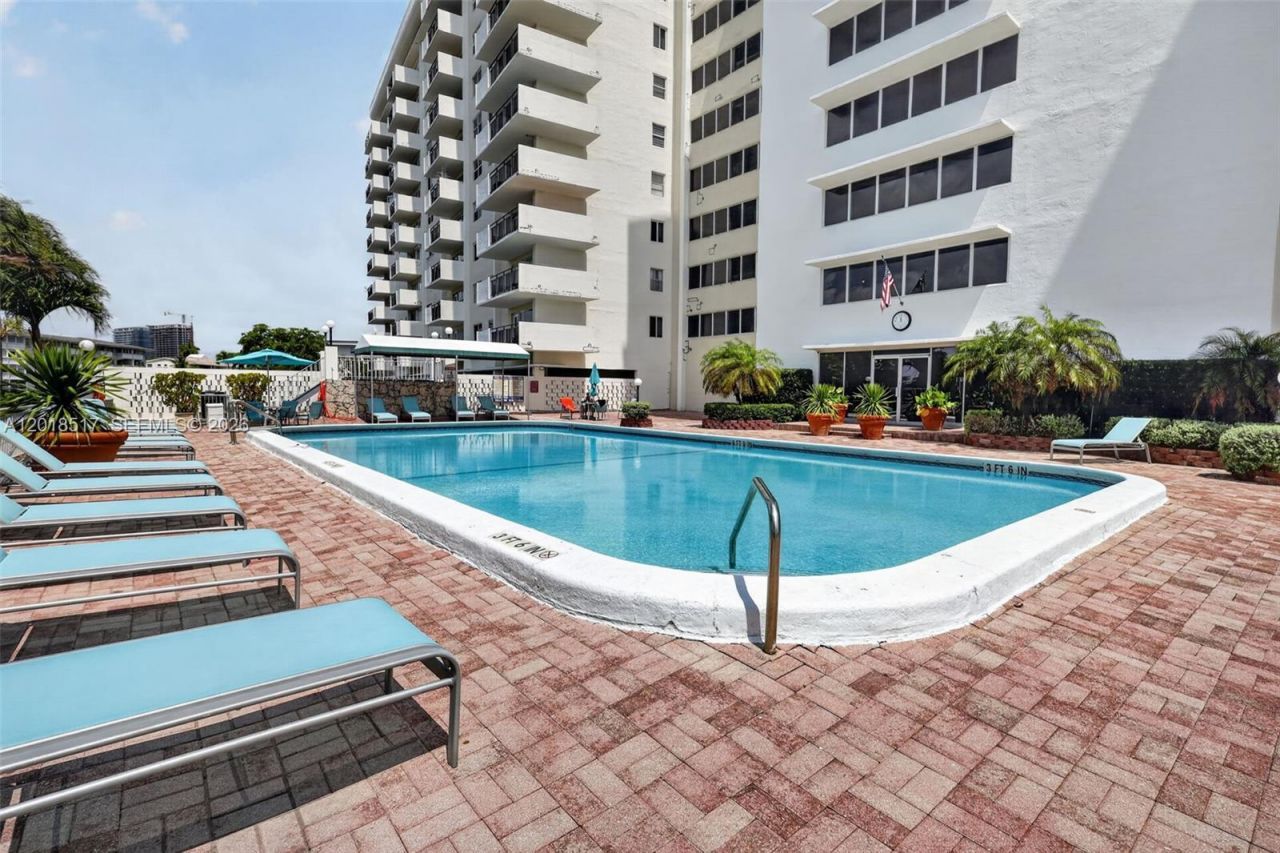 401 Golden Isles Dr , Unit 208, Hallandale Beach, FL 33009 Photo