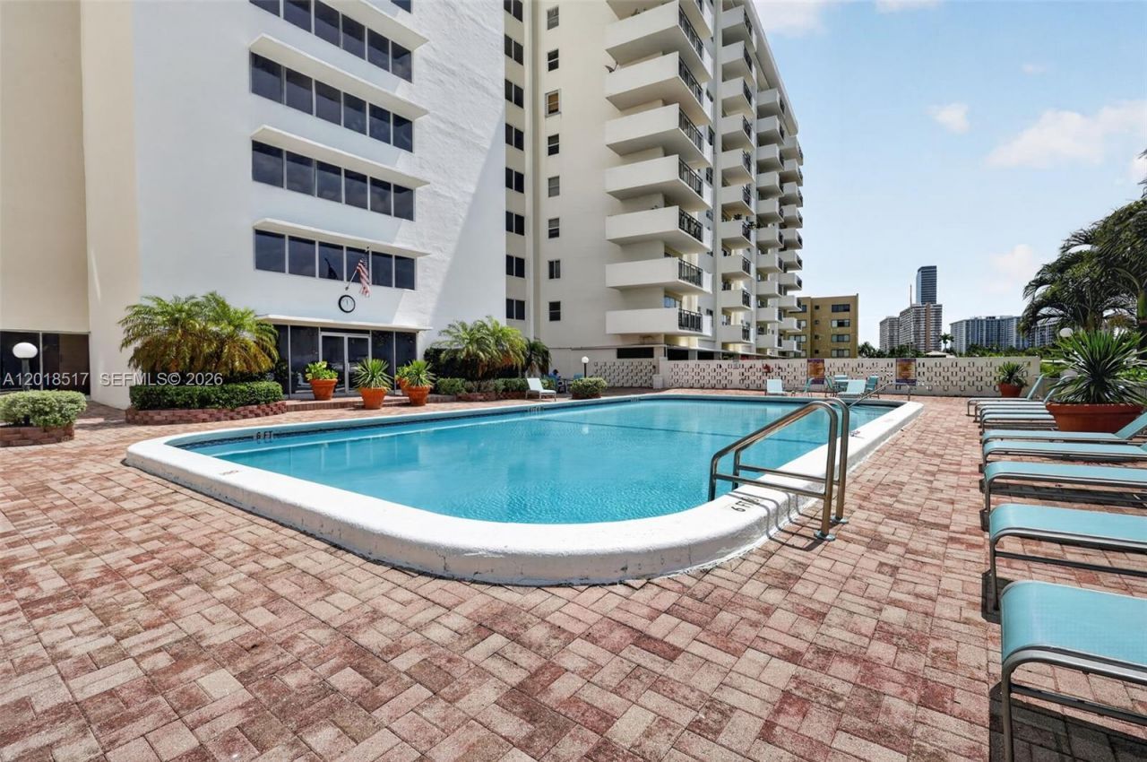 401 Golden Isles Dr , Unit 208, Hallandale Beach, FL 33009 Photo