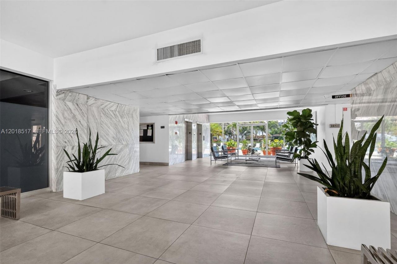 401 Golden Isles Dr , Unit 208, Hallandale Beach, FL 33009 Photo
