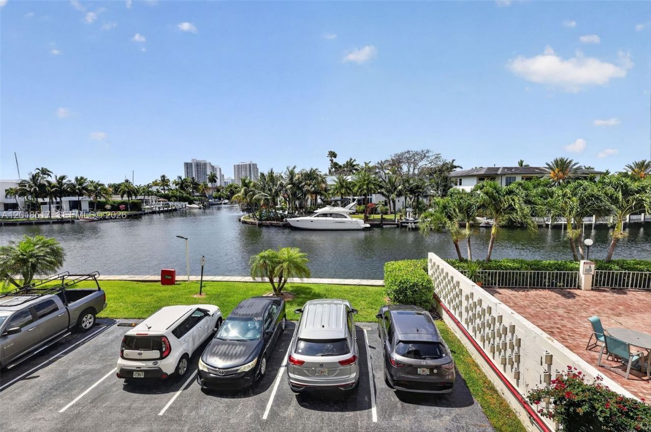 401 Golden Isles Dr , Unit 208, Hallandale Beach, FL 33009 Photo
