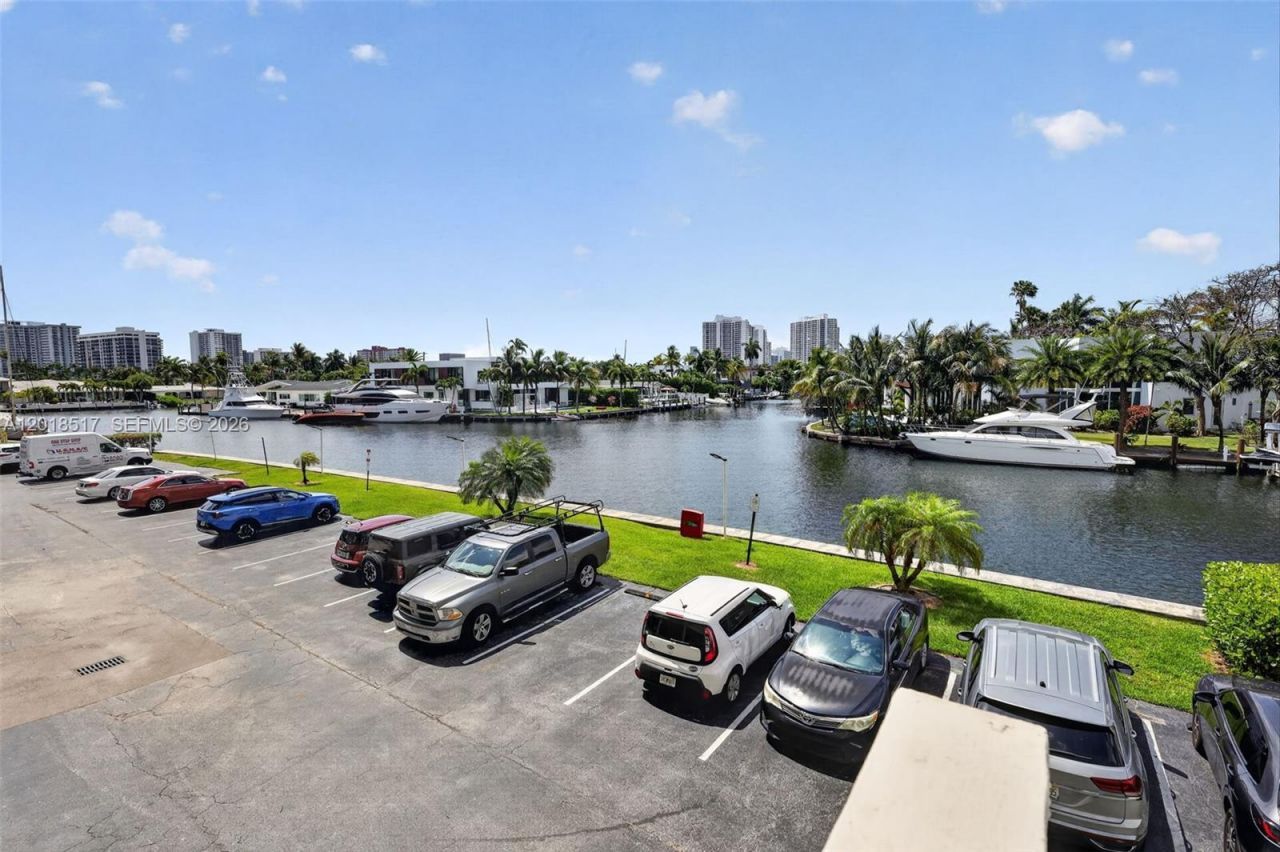 401 Golden Isles Dr , Unit 208, Hallandale Beach, FL 33009 Photo