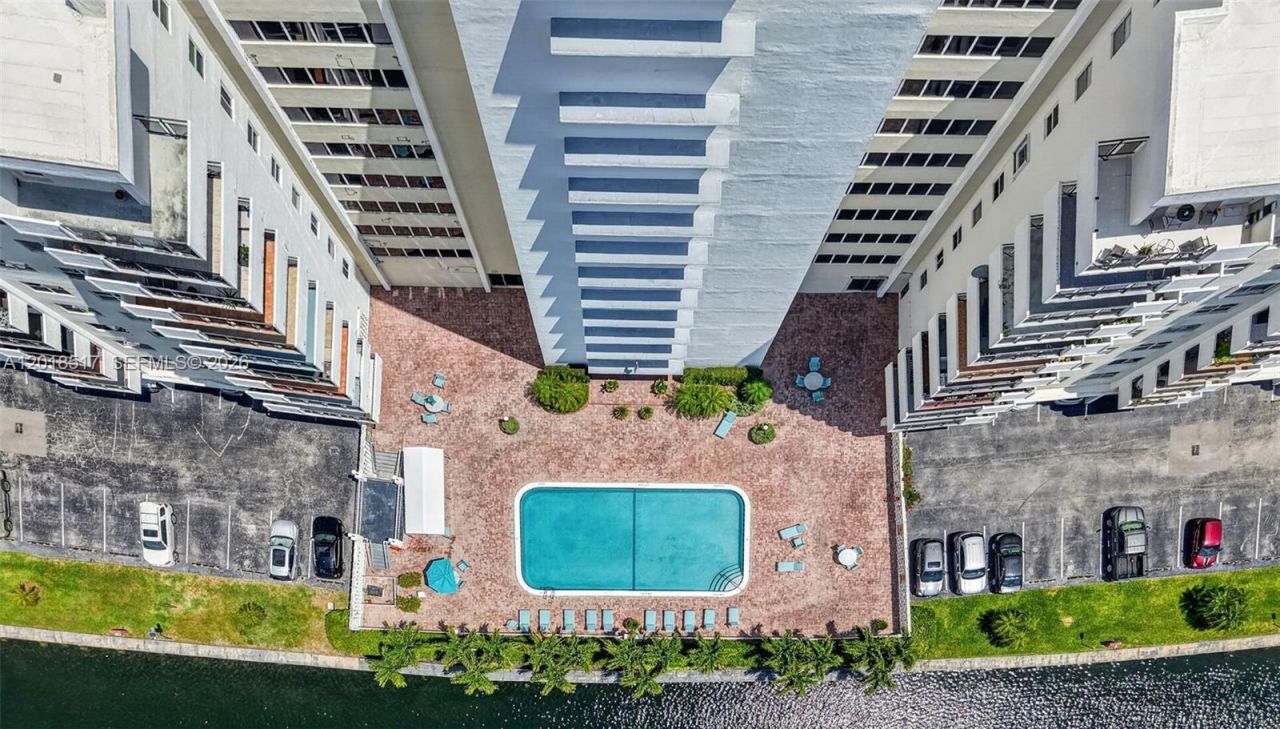401 Golden Isles Dr , Unit 208, Hallandale Beach, FL 33009 Photo