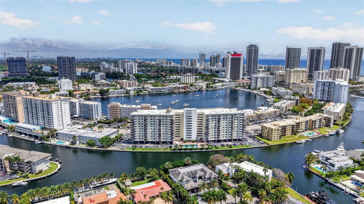 401 Golden Isles Dr , Unit 208, Hallandale Beach, FL 33009 Photo