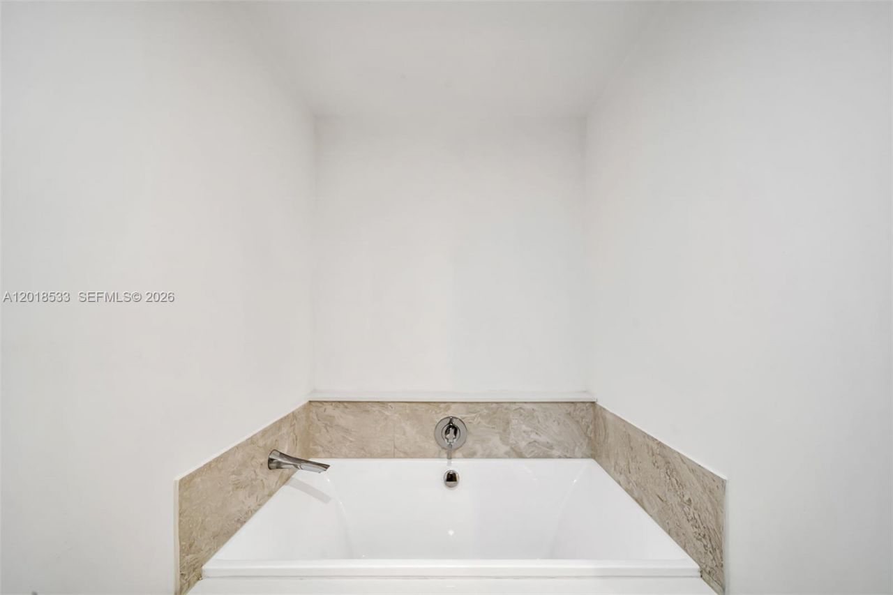 488 NE 18th St, Unit 4005, Miami, FL 33132 Photo