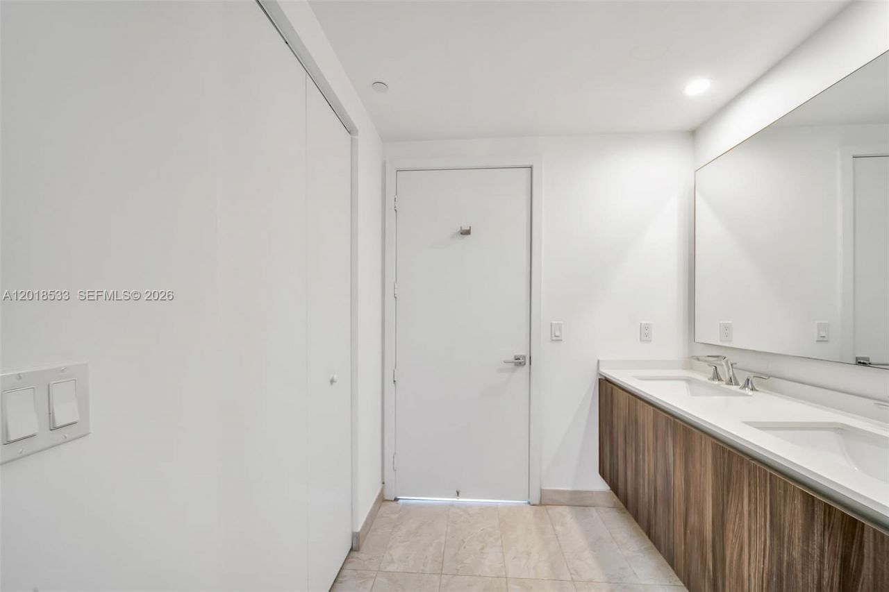 488 NE 18th St, Unit 4005, Miami, FL 33132 Photo