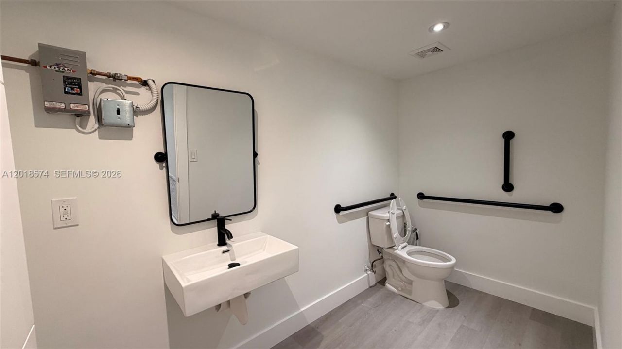 8335 NW 64th St , Unit 1, Medley, FL 33166 Photo