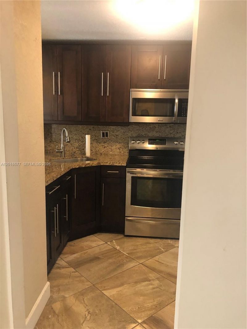 9350 Fontainebleau Blvd , Unit 204, Miami, FL 33172 Photo
