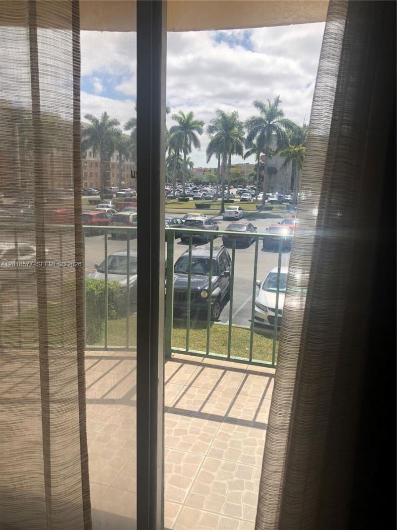 9350 Fontainebleau Blvd , Unit 204, Miami, FL 33172 Photo