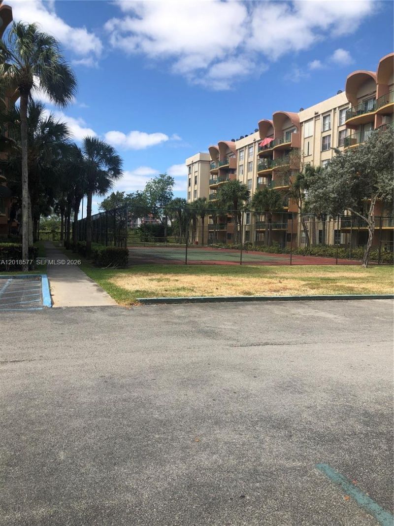9350 Fontainebleau Blvd , Unit 204, Miami, FL 33172 Photo