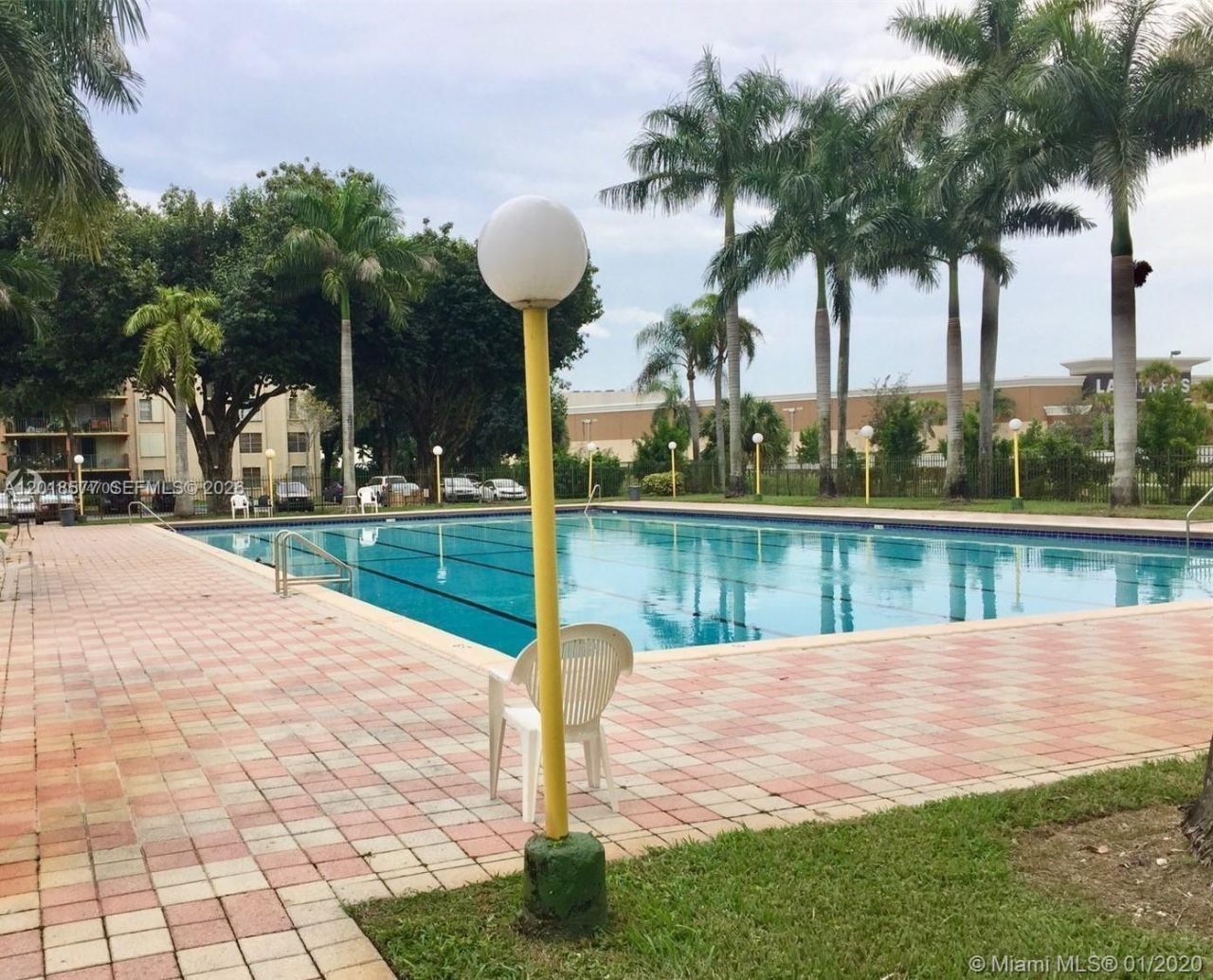 9350 Fontainebleau Blvd , Unit 204, Miami, FL 33172 Photo