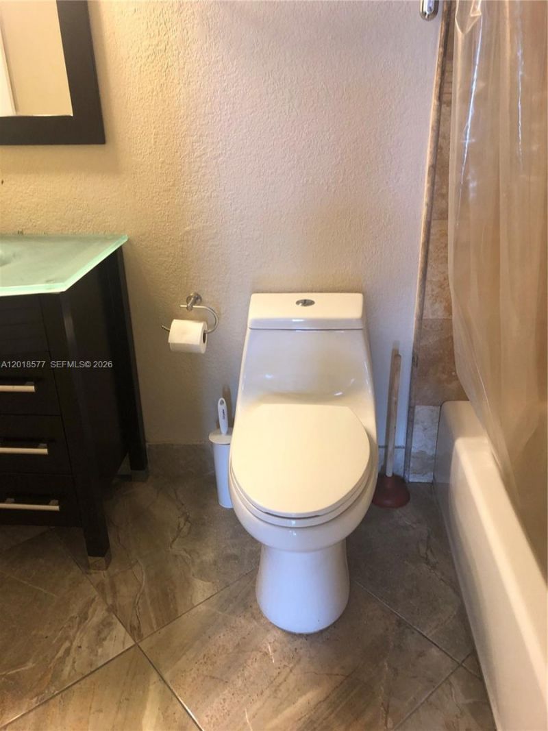 9350 Fontainebleau Blvd , Unit 204, Miami, FL 33172 Photo