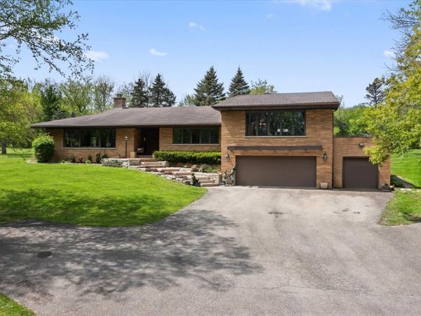22446 N OLD BARRINGTON Road N, North Barrington, IL 60010