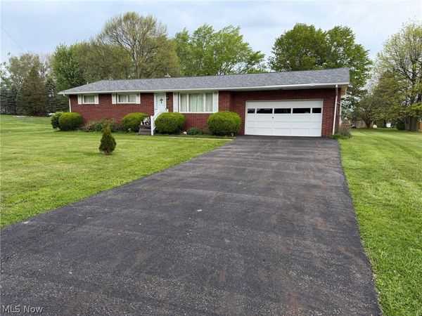 6391 Peach Street NE, Louisville, OH 44641
