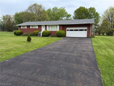 6391 Peach Street NE, Louisville, OH 44641