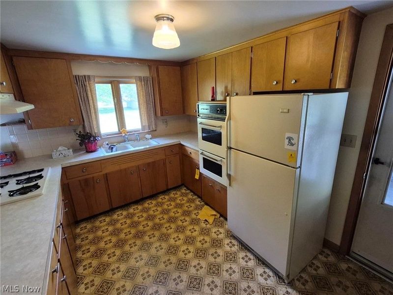 6391 Peach Street NE, Louisville, OH 44641 Photo 12