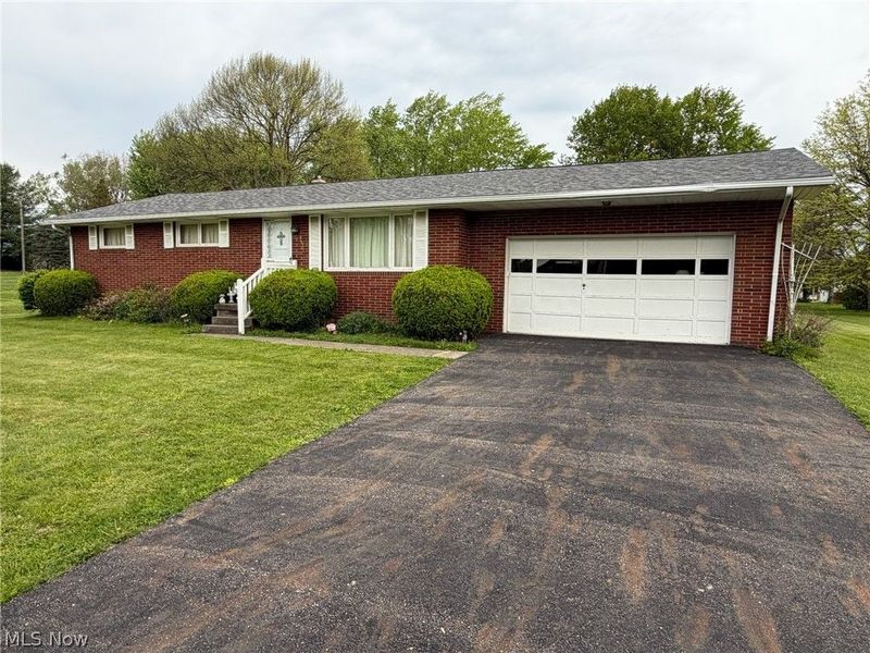 6391 Peach Street NE, Louisville, OH 44641 Photo 2